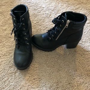 BLACK COMBAT BOOTS